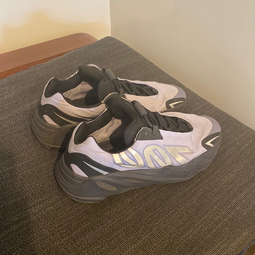 Adidas Yeezy YZY 700 MNVN